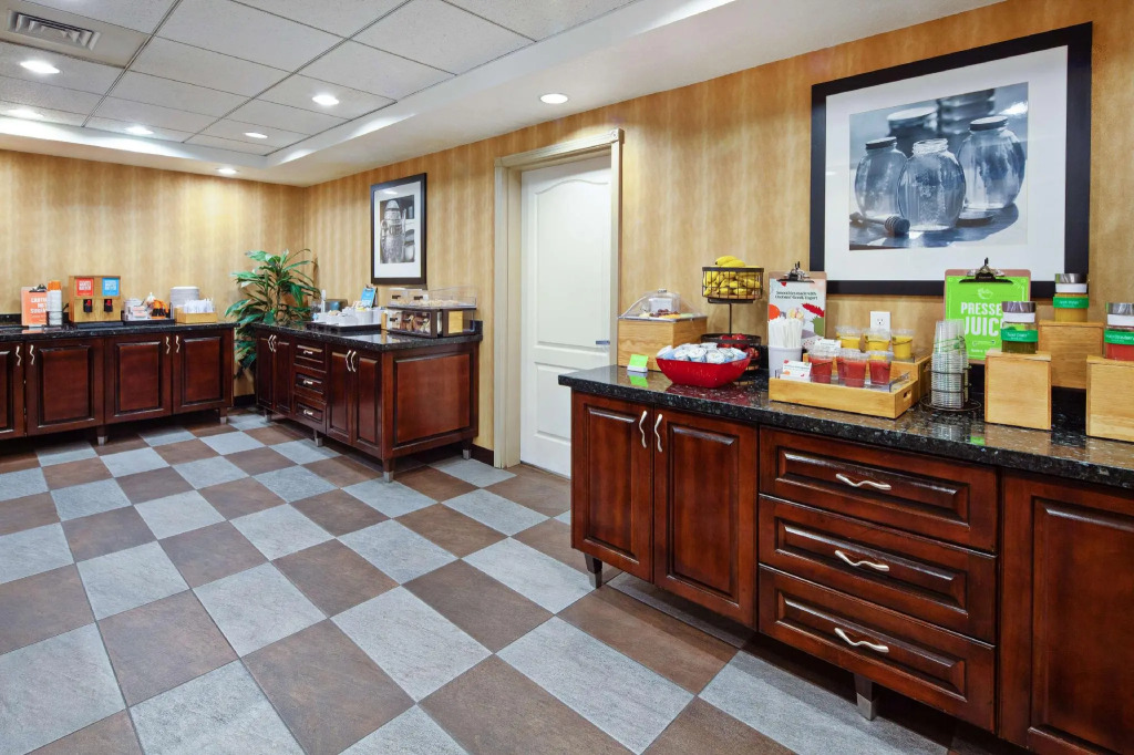 Hampton Inn & Suites Agoura Hills
