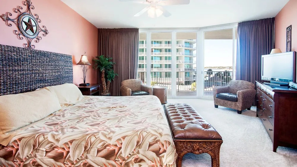 Bayside Condo With Spacious Balcony - Unit Crd0201