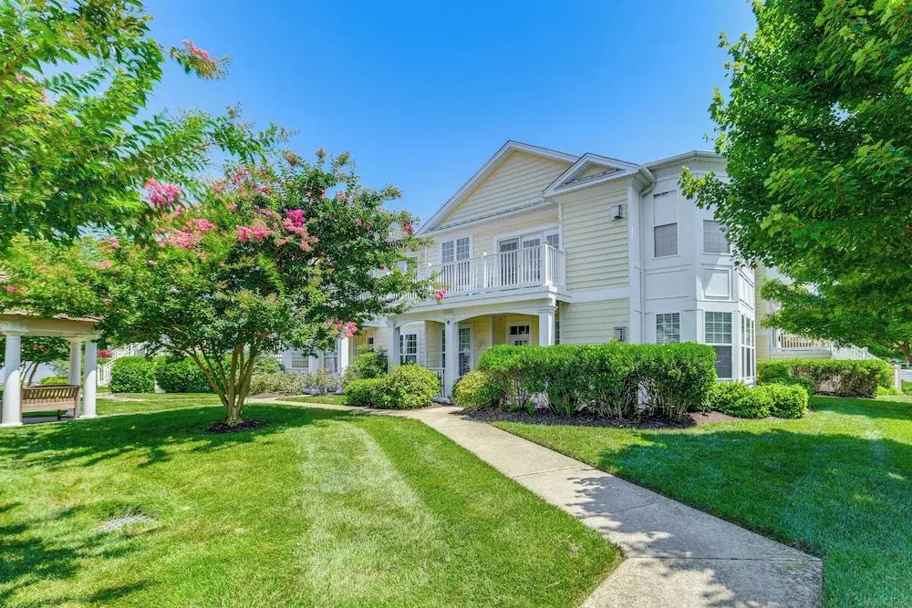 Pet-friendly Ocean View Condo w/ Community Perks!