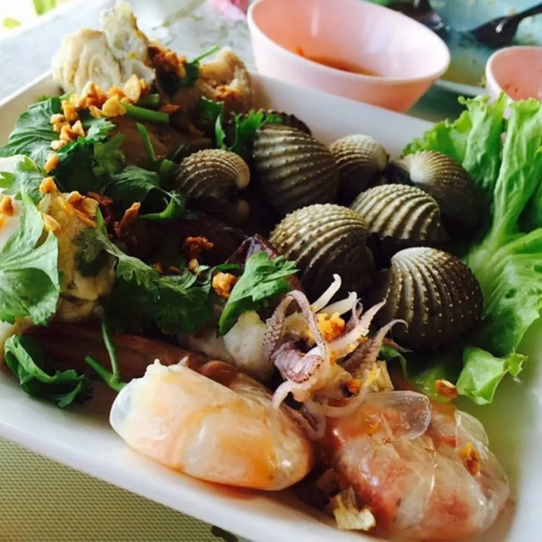 Talumpuk Seafood & Resort