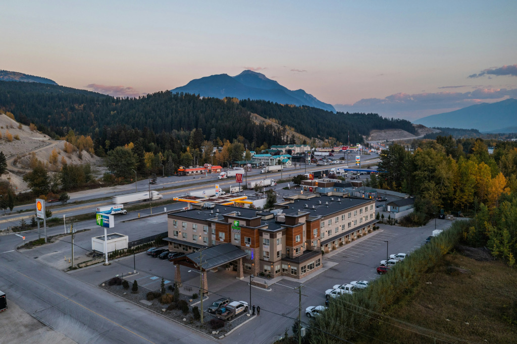 Holiday Inn Express Golden-Kicking Horse by IHG