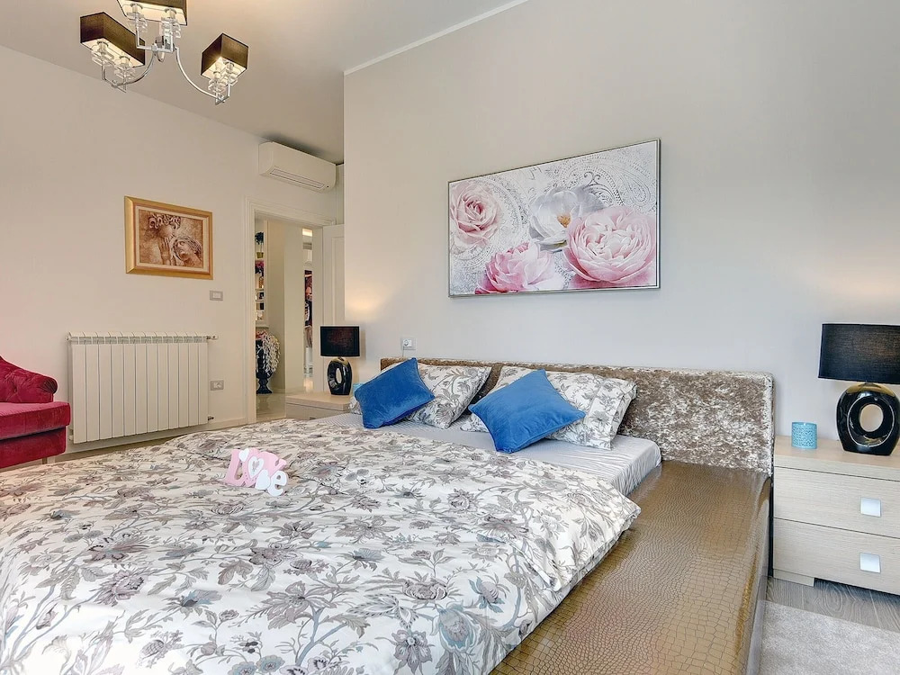 Villa in Premantura with Pool near Beach