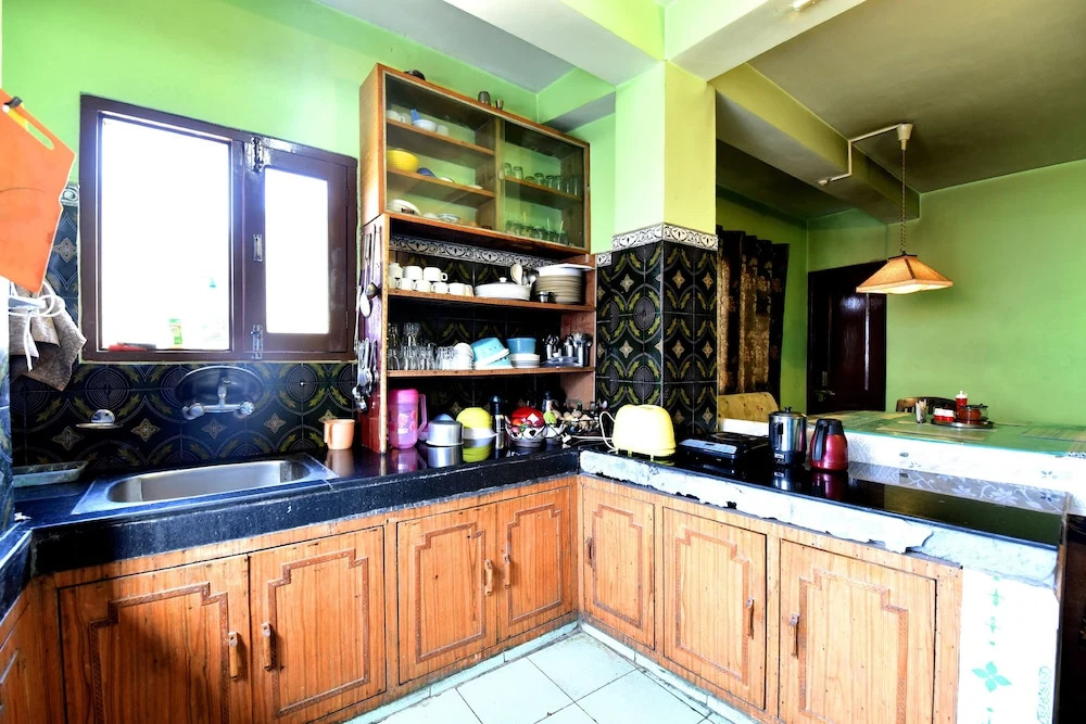 OYO 13337 Home Valley View 2BHK Naggar Road