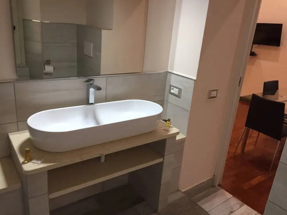 Spanish Steps Suite 128