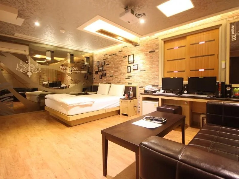 Gumi Anytel Motel