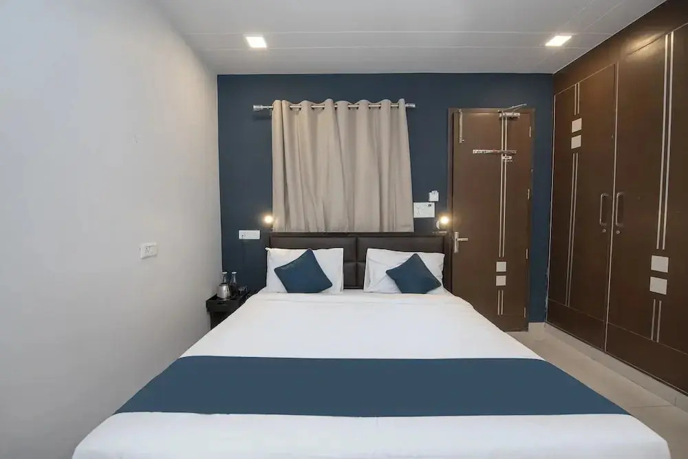 Silver Key Pooth Kalan by OYO Rooms