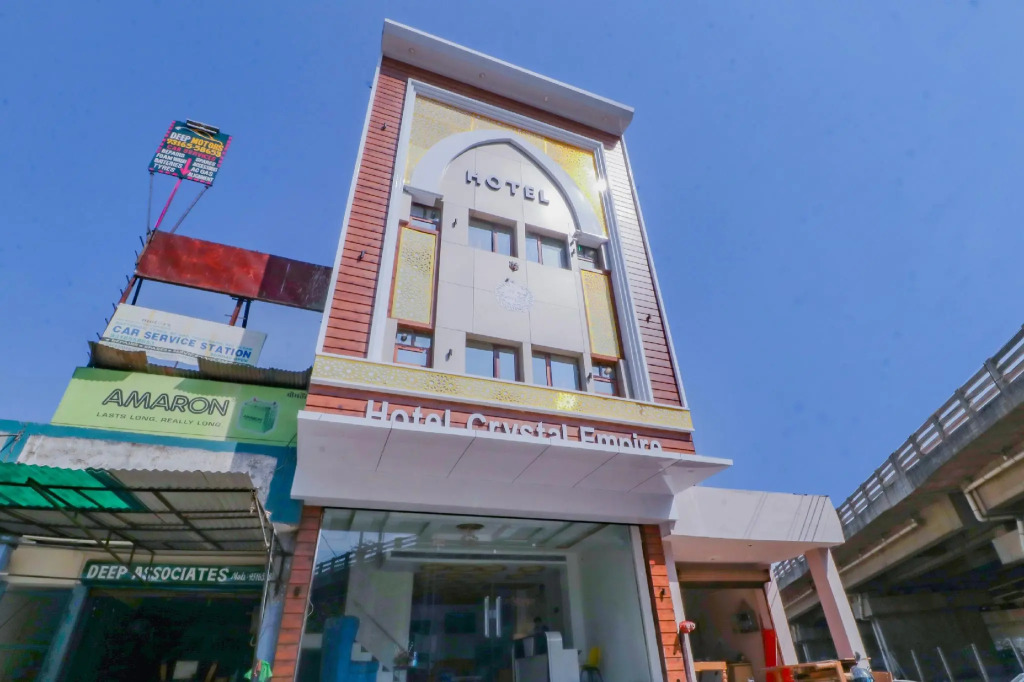 Capital O 79052 Hotel Crystal Empire