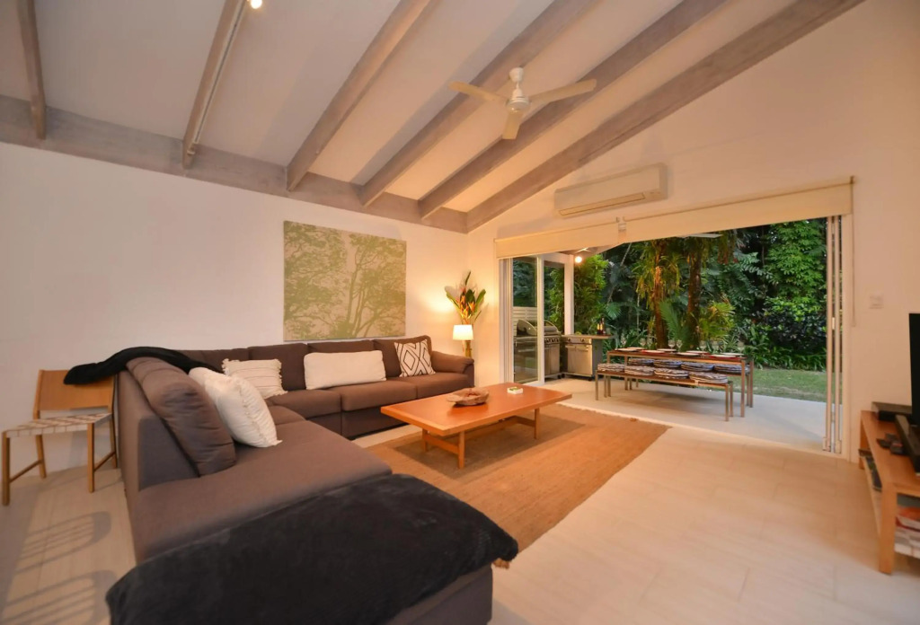 Pavilions in the Palms Heated Pool Short Path To Beach Five Bedrooms Sleeps 14