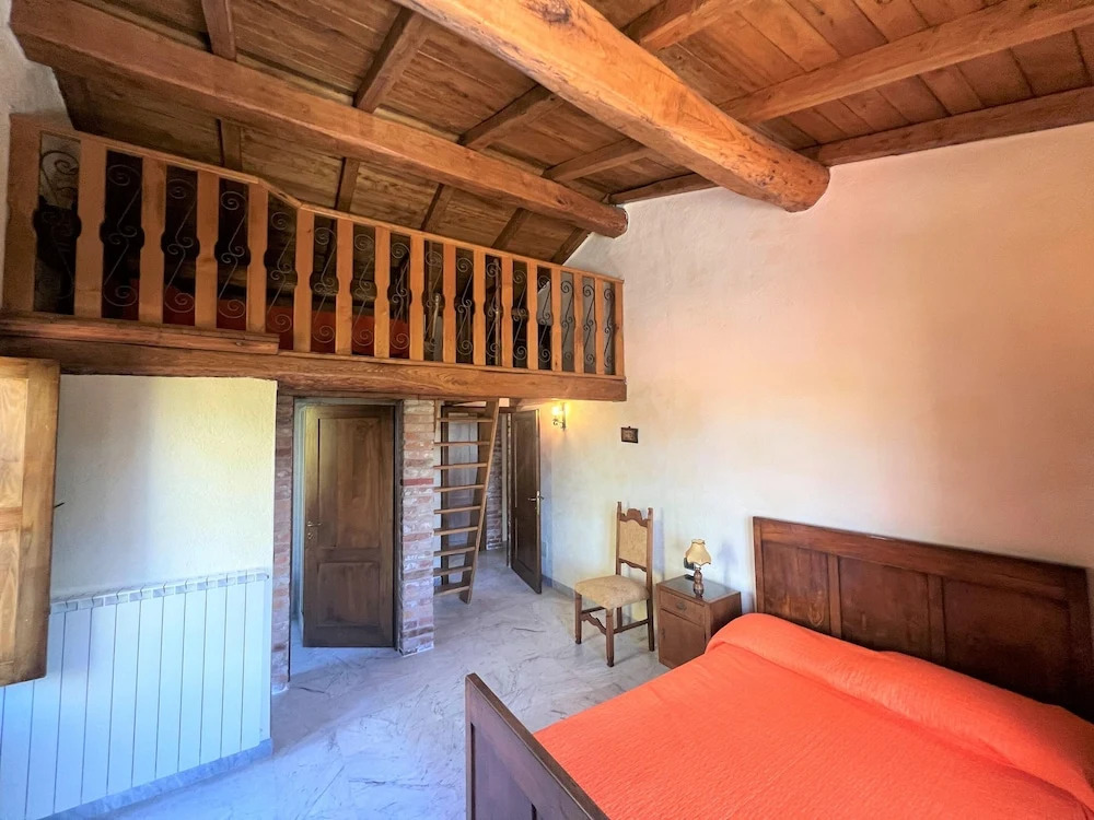 Farmhouse in Aulla with Private Pool