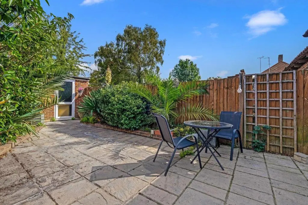 Heathrow Living St Annes Serviced House 5 bedrooms 3 bath