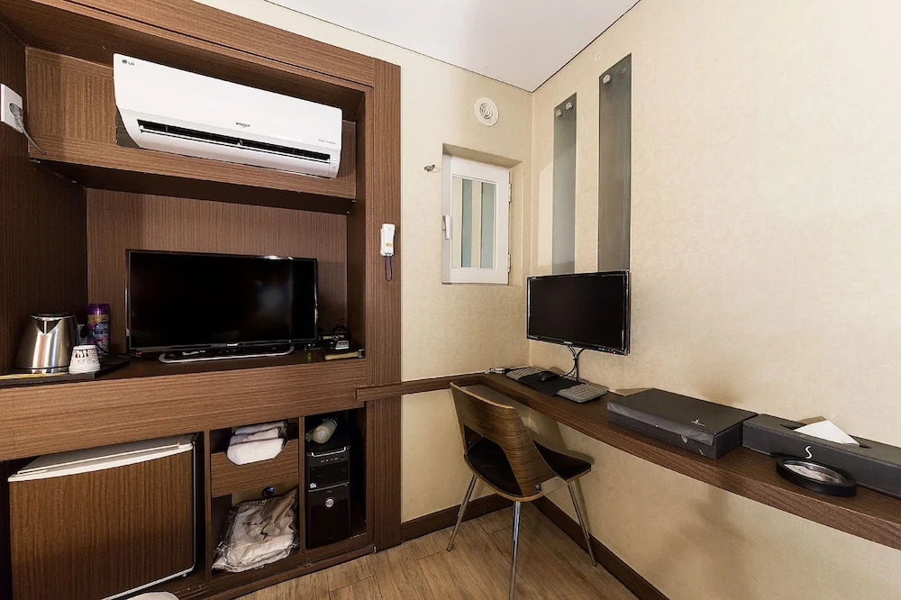 S Hotel