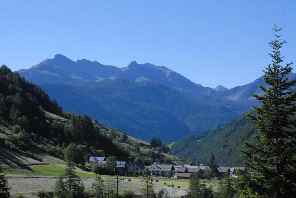 Appartement de 2 chambres avec terrasse amenagee et wifi a Arvieux a 1 km des pistes
