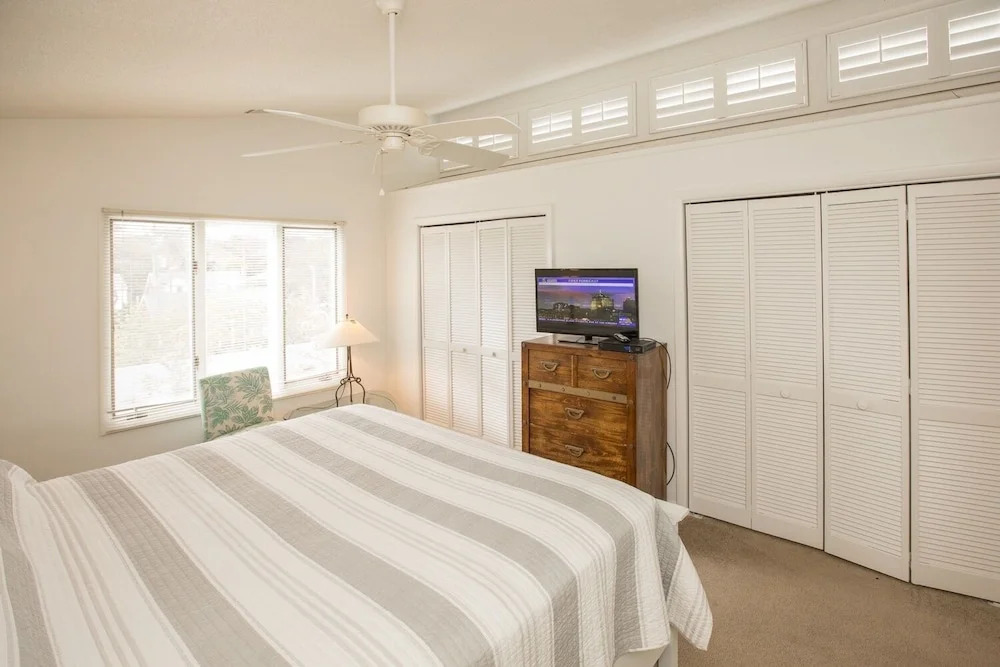 Coral Beach House 4 Bedrooms 2.5 Bathrooms Duplex