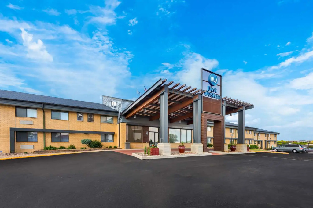 Best Western West Towne Suites