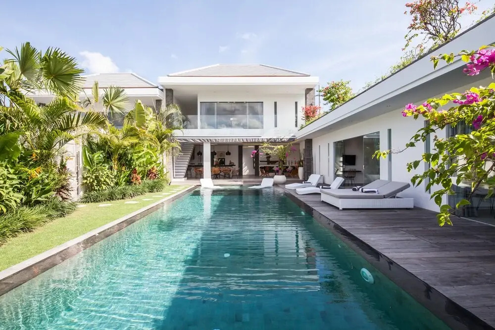 Captivating Villa Walk to the Beach