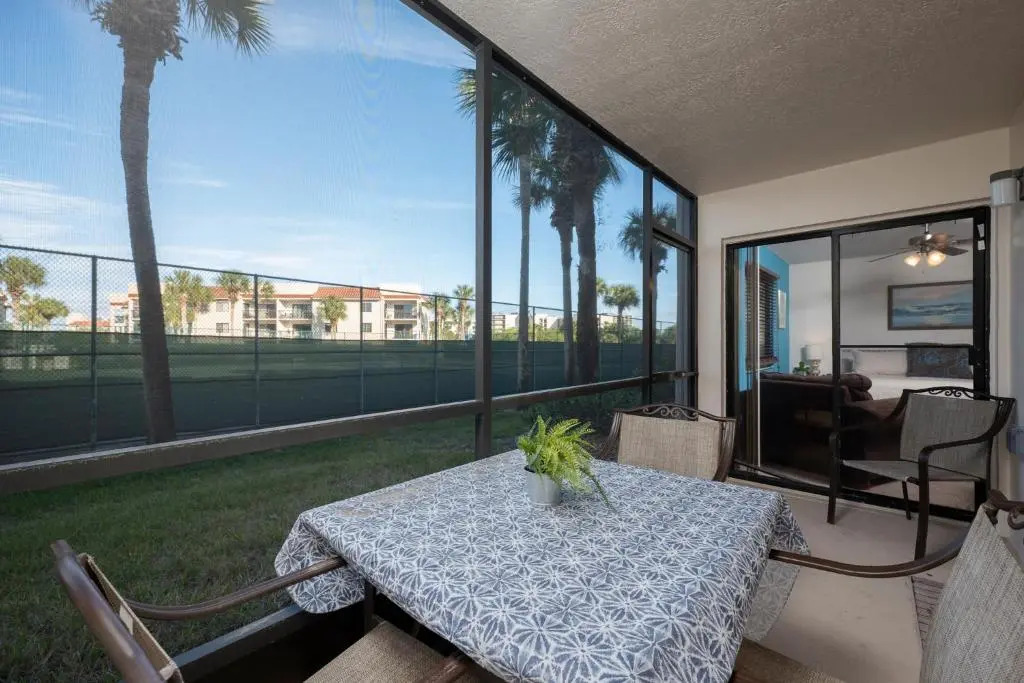 Ocean Village Club E15