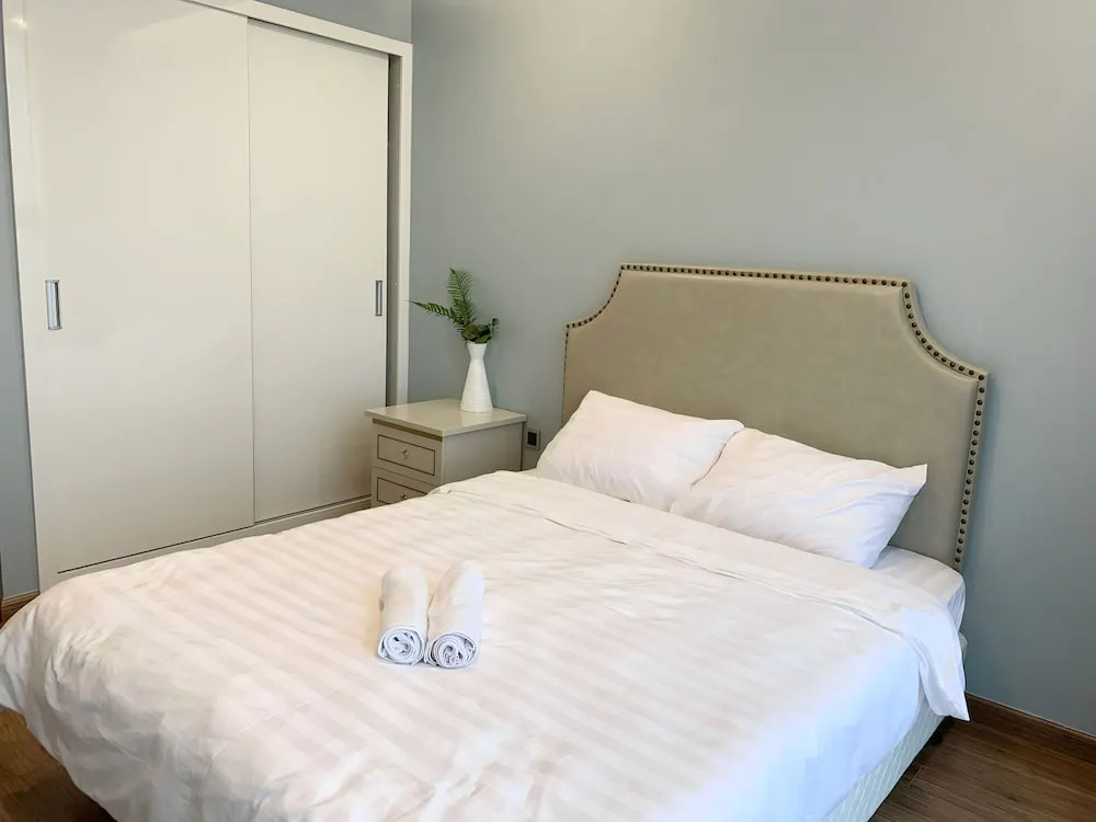 Hi-Home Suites - Vinhomes Metropolis