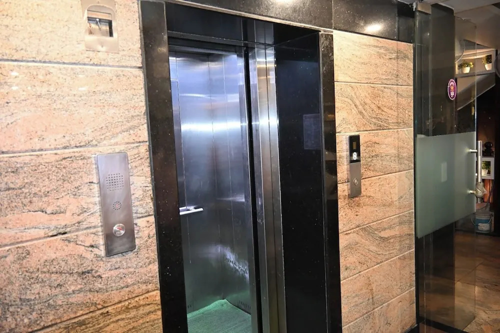 Hotel SJR