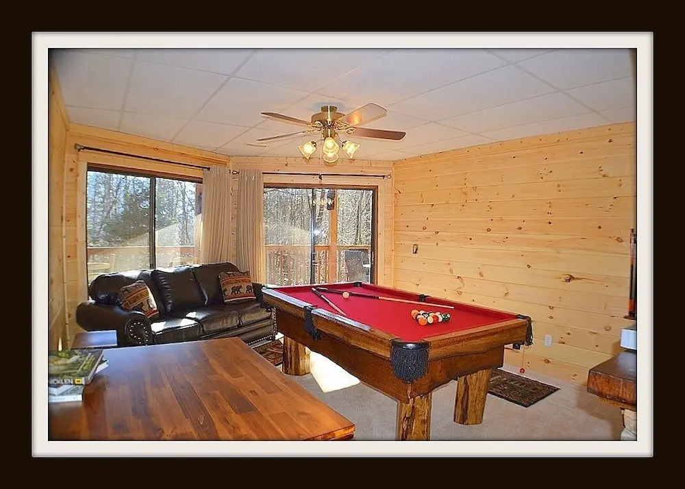 Rast Court Cabin 1016 - 4 Br cabin by RedAwning