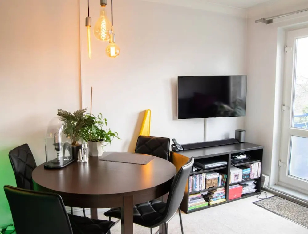 Quirky Urban Flat with Impressive Panoramic Views
