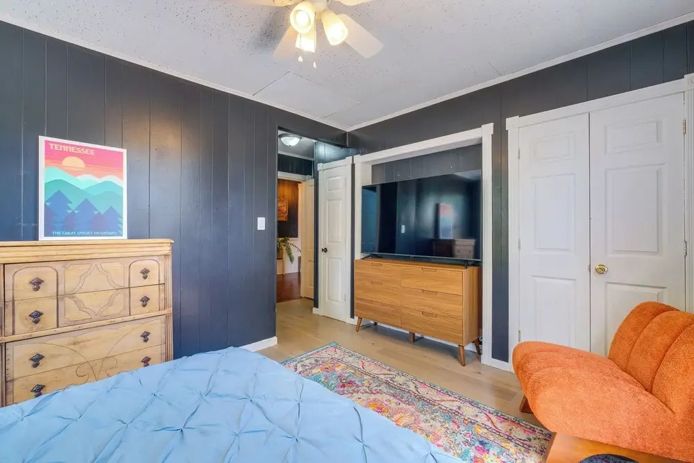 4 Mi to Liberty U: Huge Home w/ Yard & Hot Tub