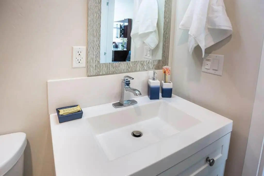 2 Bedroom, 2 Bathroom Detached Apt Max 7 Sleepers