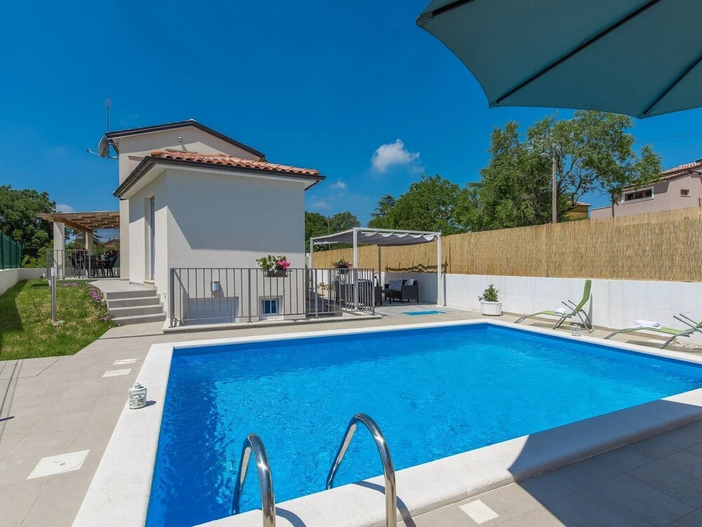 Modernly Equipped Holiday House Near Rovinj With Private Pool for 6 Person