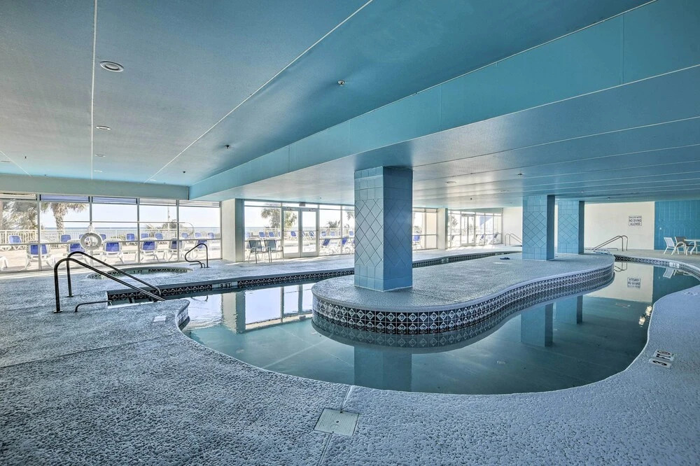 2 Mi to Barefoot Landing: Condo w/ Beach Access!