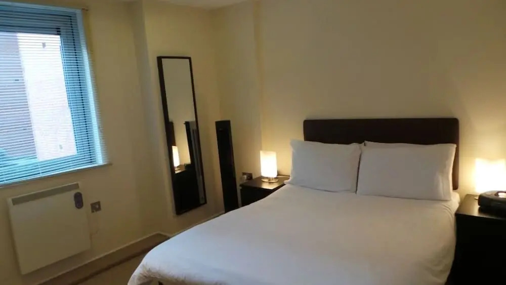 City Crash Pad - West Street Apartments