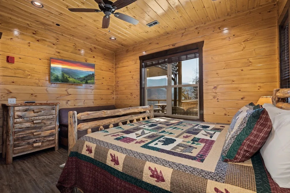 Greystone Retreat 13 Bedrooms 13.5 Bathrooms Cabin