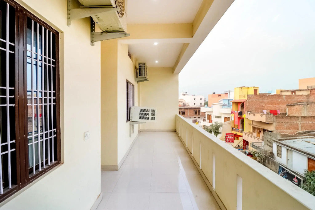 OYO 71029 Hotel Saraswati Inn