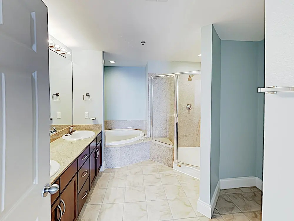 Gulf-view W/ 5 Pools & Private Beach Access 2 Bedroom Condo