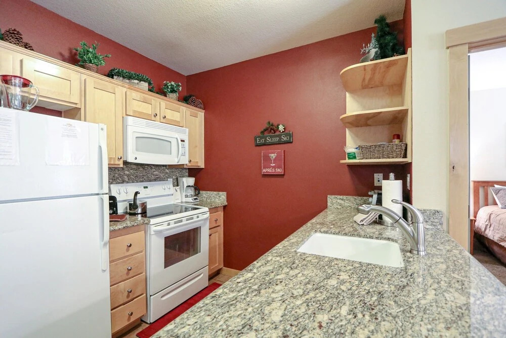 Sunstone #126 2 Bedroom Condo by RedAwning