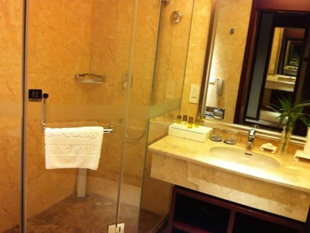 Canal Spring Hotel