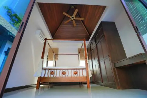 Naiharn Beach Villa