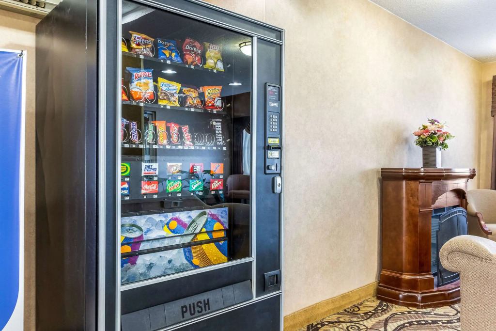 Econo Lodge Inn & Suites Evansville East