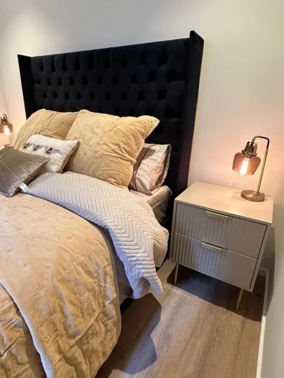 Beehive Suite - City Chic London Apartment