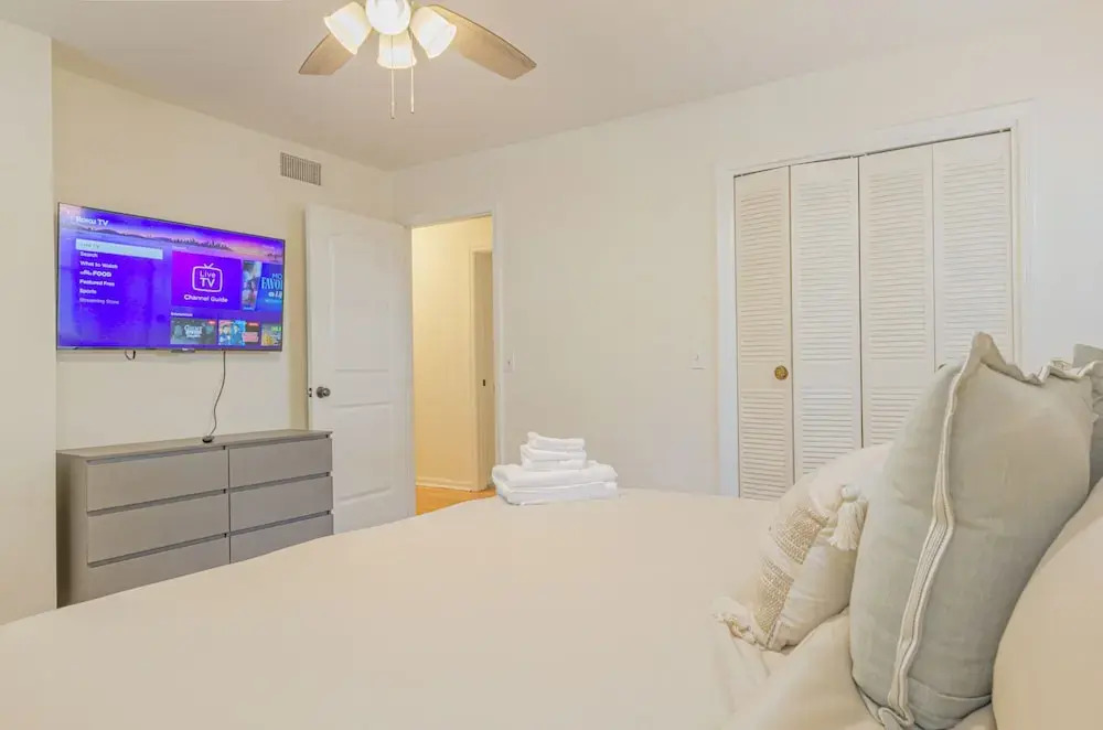 Relaxing 3BR Getaway with Pool and games