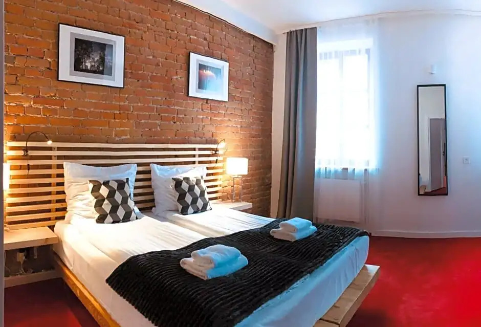 Hotel77