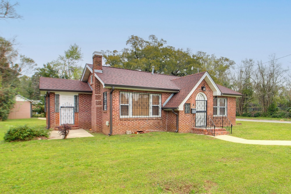 2 Mi to Downtown! Charming Home in Pensacola