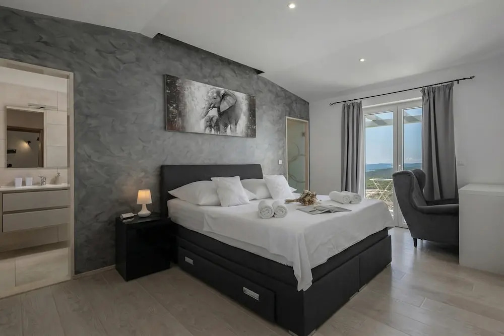 Villa Luka With 50 sqm Pool