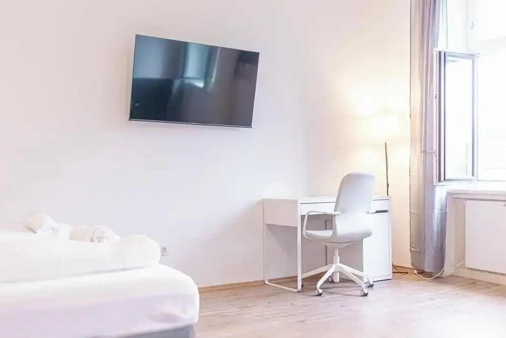 Quick Center Access 2BR Apt For Groups