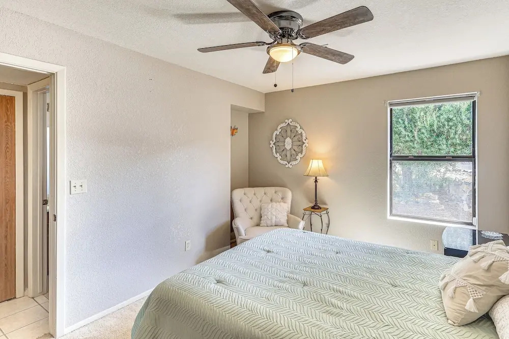 4 Mi to Beach & Boat Ramp: Lake Havasu City Abode!
