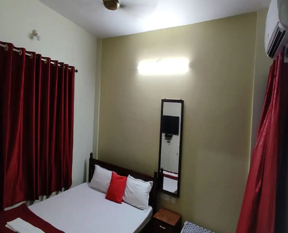 Goroomgo Orchid Beach Inn Puri