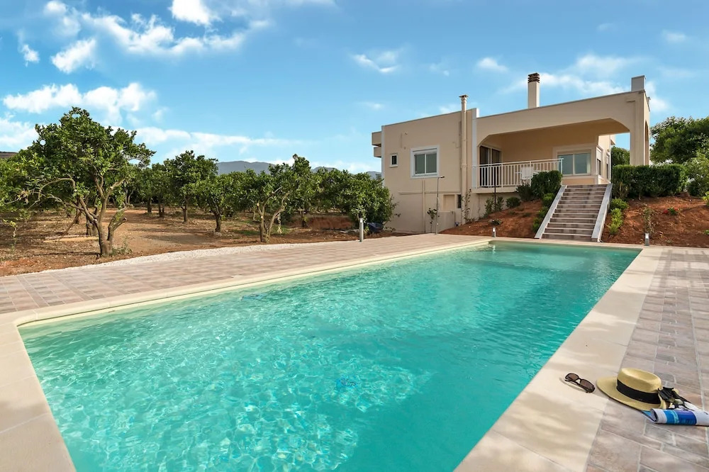 Light Filled Spacious Private Villa with Pool
