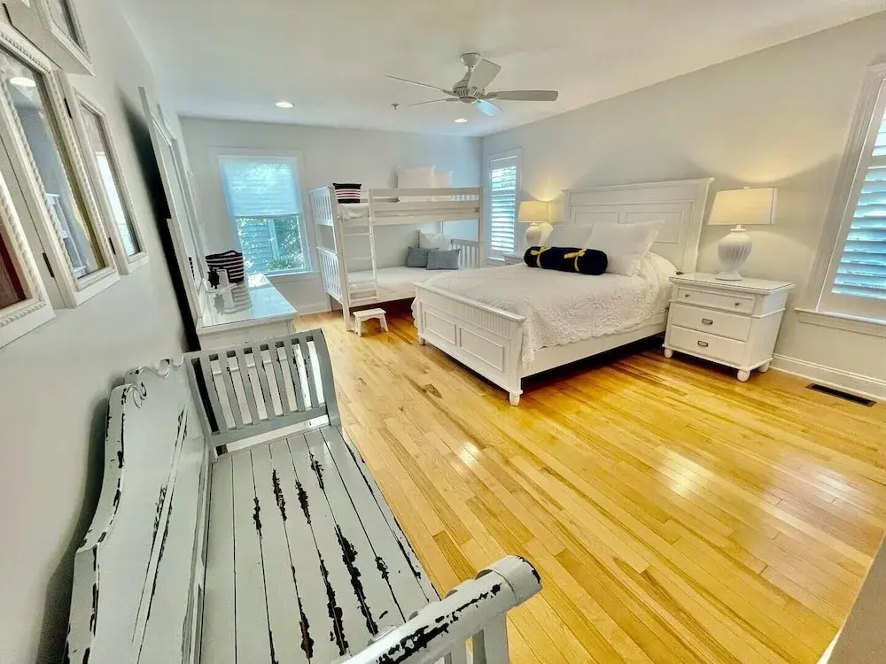 Blacstone Avenue 38285