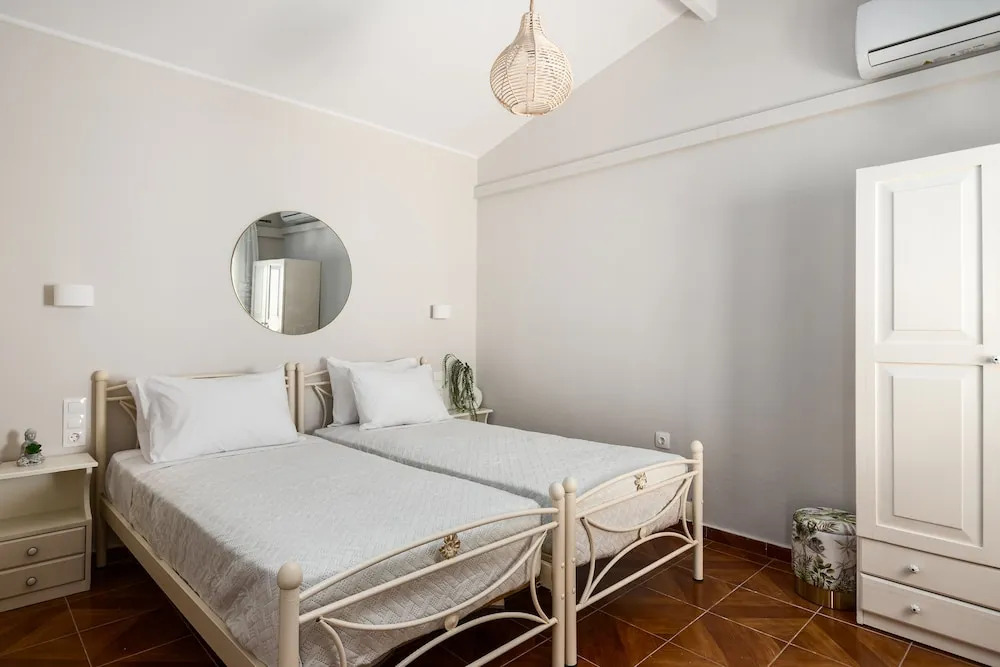 ALS Holiday Houses by Konnect, 900m from Ipsos Beach