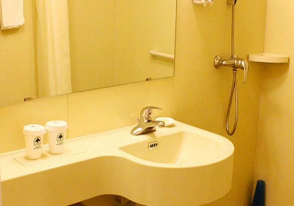 GreenTree Qinhuang Island Railway Station Business Hotel