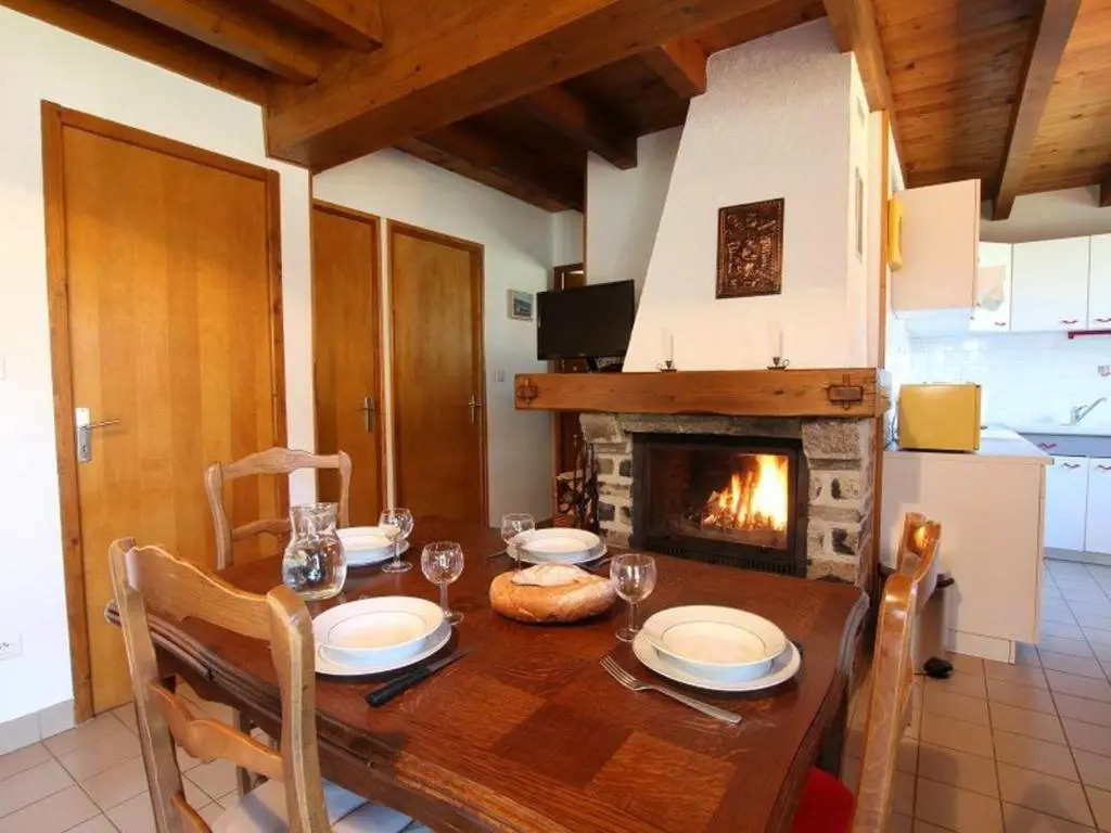 Petit Gîte Enchanté au Cœur de la Forêt du Meygal, Proche du Lac Bleu - FR-1-582-272