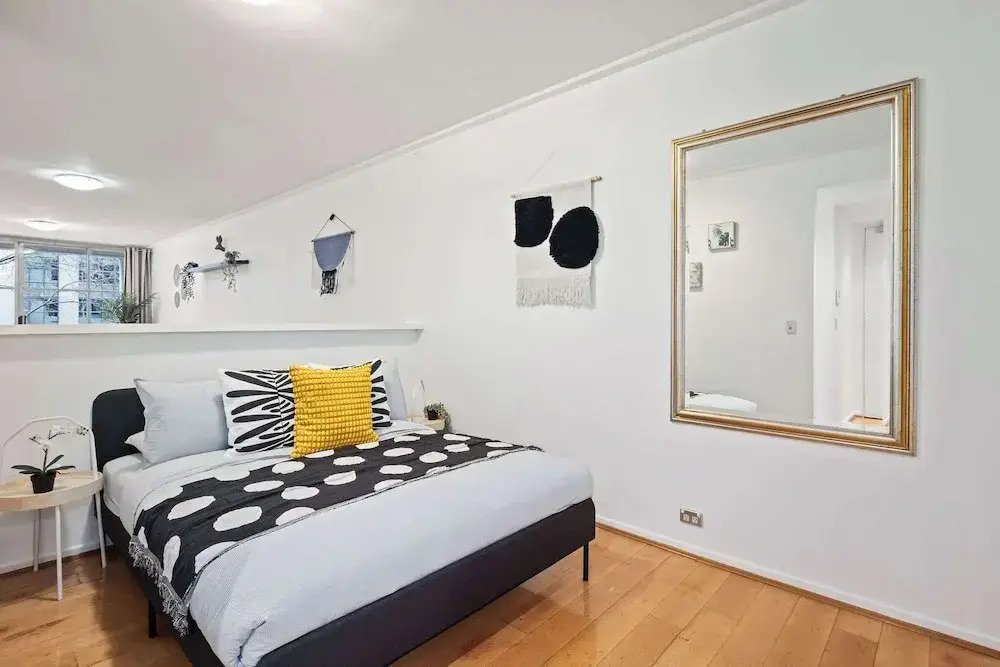 A Stylish Apt for 6 Right Next to Darling Harbour